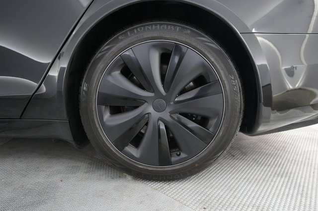 2023 Tesla Model S — photo 7 of 21