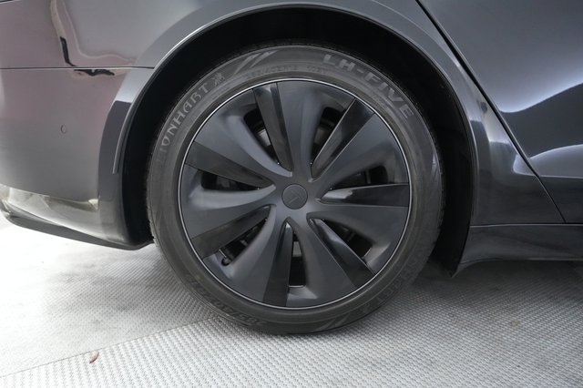 2023 Tesla Model S — photo 17 of 21