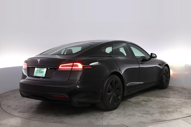 2023 Tesla Model S — photo 2 of 21