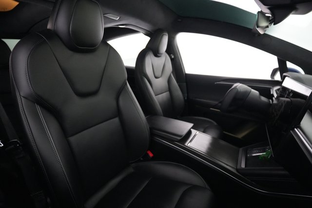 2023 Tesla Model X — photo 18 of 24
