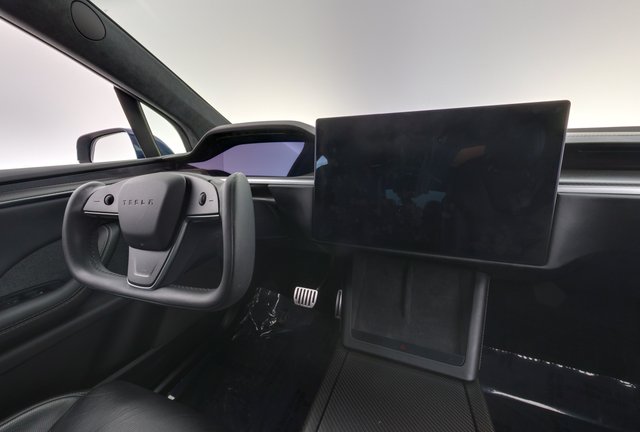 2023 Tesla Model X — photo 22 of 24