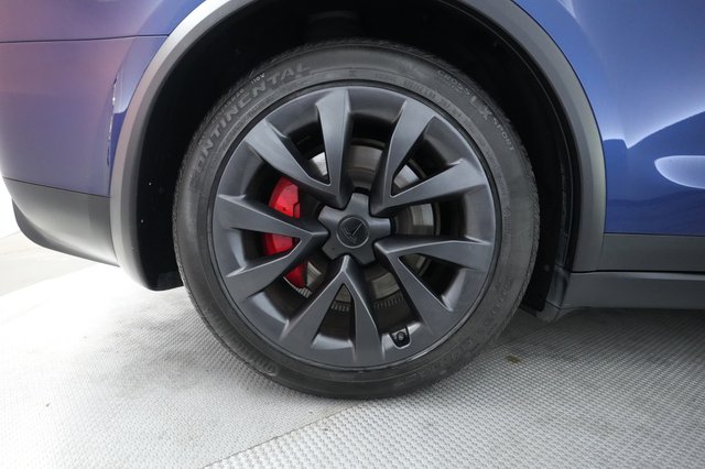 2023 Tesla Model X — photo 17 of 24