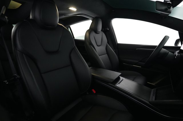 2023 Tesla Model X — photo 18 of 23