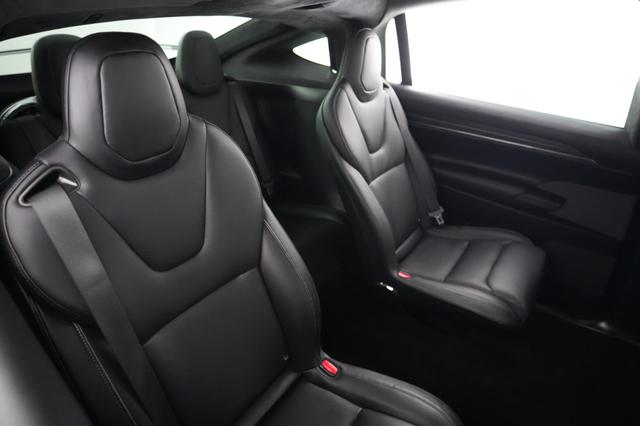 2023 Tesla Model X — photo 4 of 23