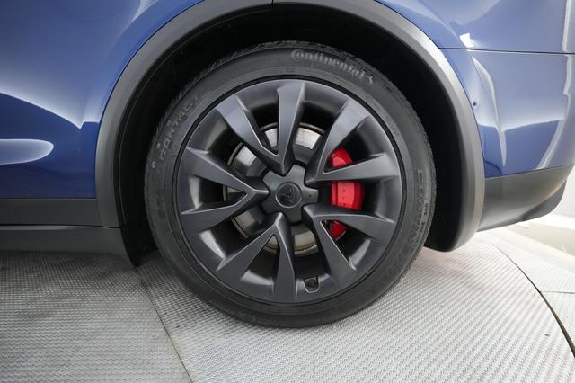 2023 Tesla Model X — photo 7 of 23