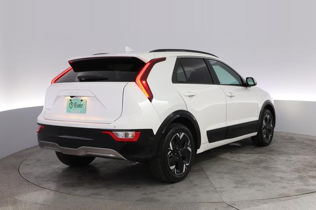 2024 Kia Niro EV — photo 2 of 23