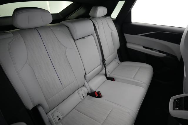2024 Cadillac Lyriq — photo 4 of 22