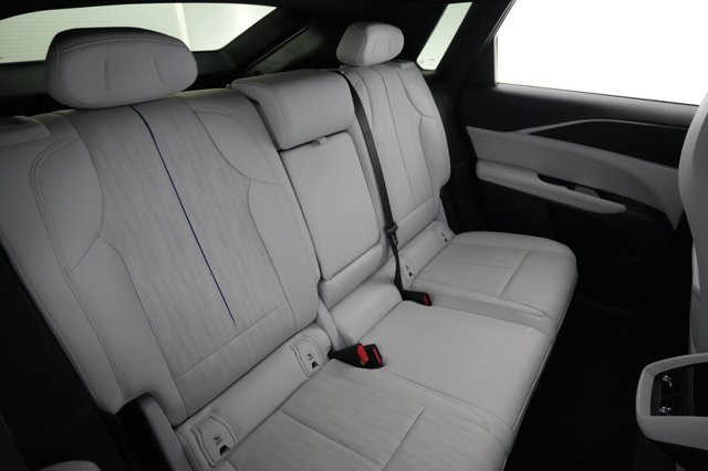 2024 Cadillac Lyriq — photo 4 of 22