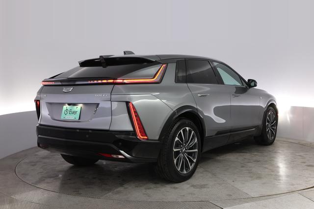 2024 Cadillac Lyriq — photo 2 of 22