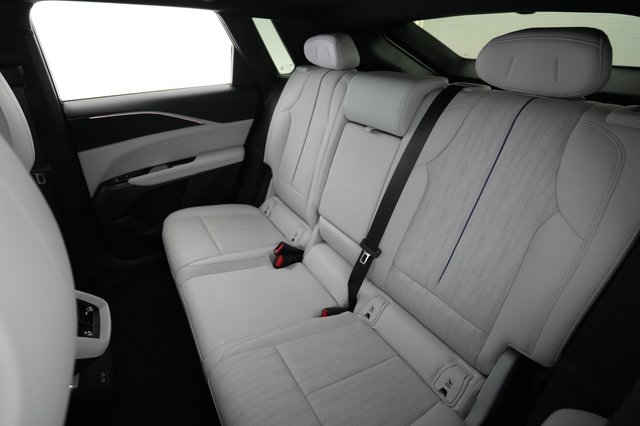 2024 Cadillac Lyriq — photo 19 of 22