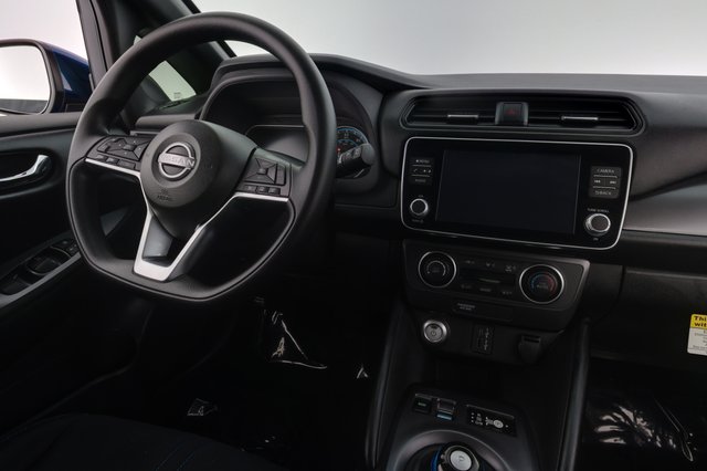 2025 Nissan LEAF — photo 20 of 22