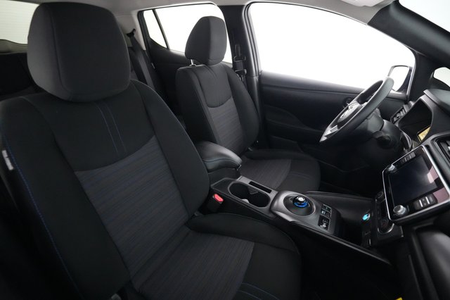 2025 Nissan LEAF — photo 18 of 22