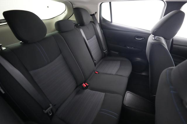 2025 Nissan LEAF — photo 4 of 22