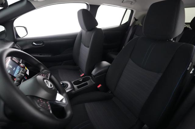 2025 Nissan LEAF — photo 3 of 22