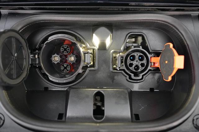 2025 Nissan LEAF — photo 8 of 22