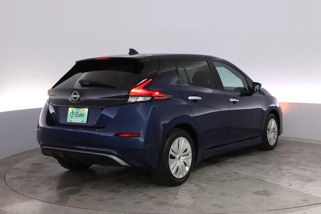 2025 Nissan LEAF — photo 2 of 22