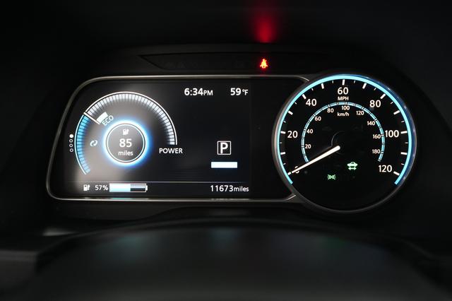 2025 Nissan LEAF — photo 5 of 22
