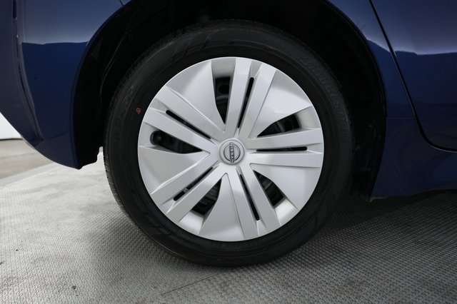 2025 Nissan LEAF — photo 17 of 22