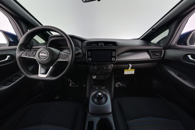 2025 Nissan LEAF — photo 21 of 22