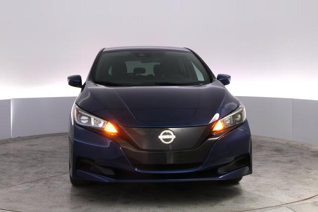 2025 Nissan LEAF — photo 9 of 22