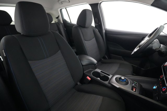 2025 Nissan LEAF — photo 18 of 22