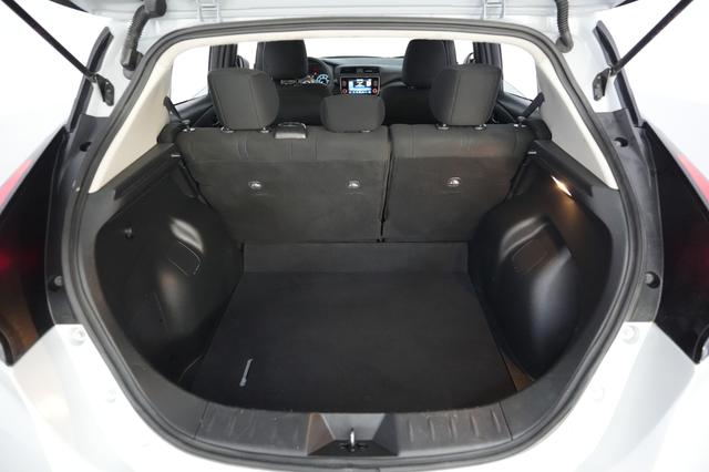 2025 Nissan LEAF — photo 6 of 22