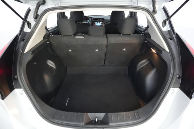 2025 Nissan LEAF — photo 6 of 22