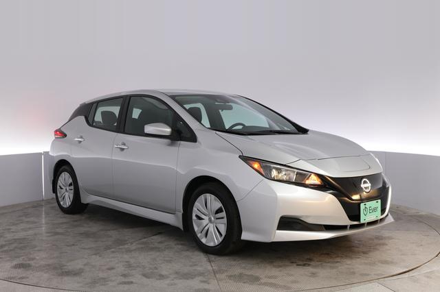 2025 Nissan LEAF — photo 10 of 22