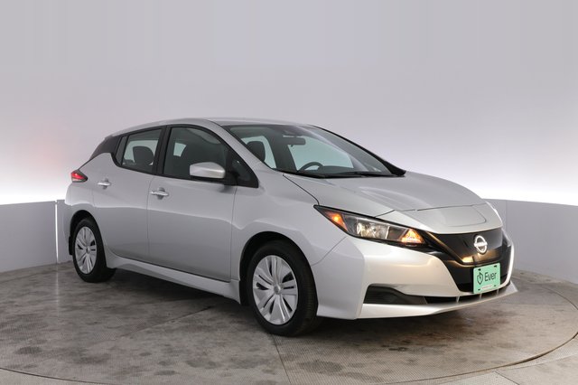 2025 Nissan LEAF — photo 10 of 22