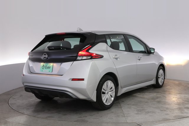 2025 Nissan LEAF — photo 2 of 22