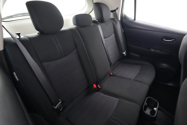 2025 Nissan LEAF — photo 4 of 22