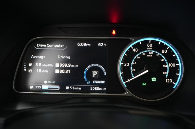 2025 Nissan LEAF — photo 5 of 22