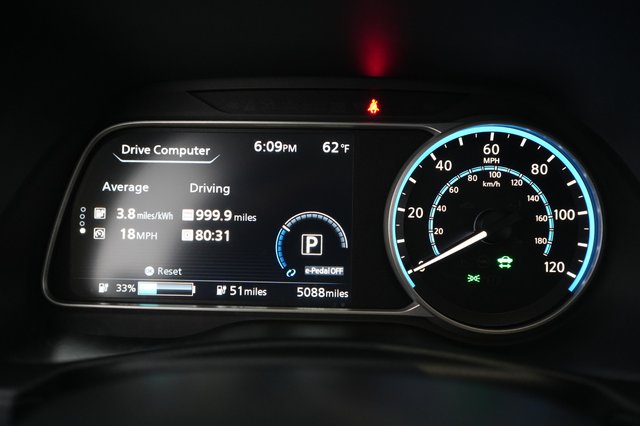2025 Nissan LEAF — photo 5 of 22