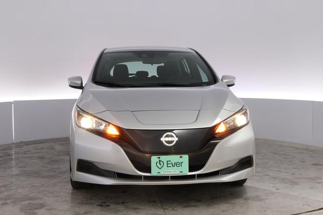2025 Nissan LEAF — photo 9 of 22