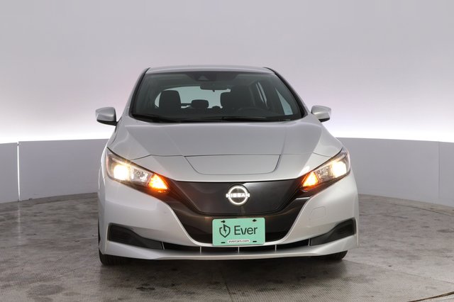 2025 Nissan LEAF — photo 9 of 22