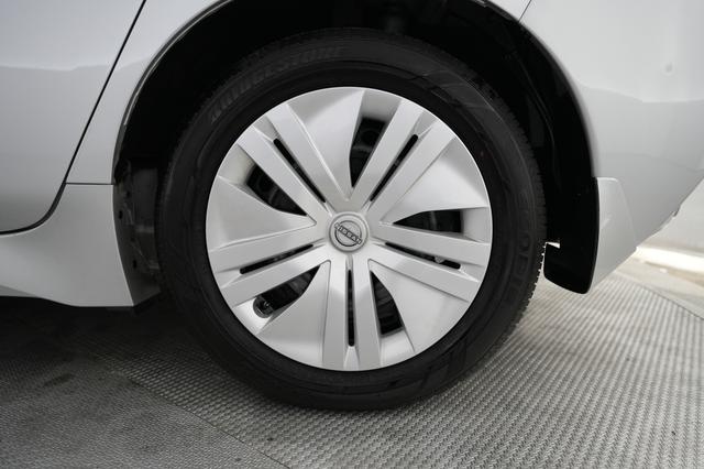 2025 Nissan LEAF — photo 7 of 22