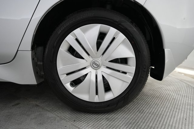 2025 Nissan LEAF — photo 7 of 22