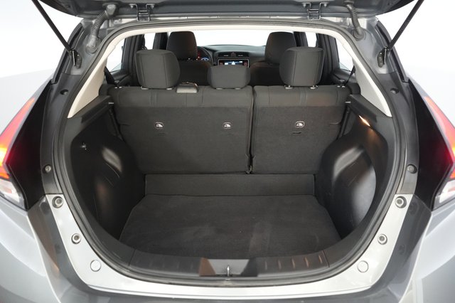 2025 Nissan LEAF — photo 6 of 20