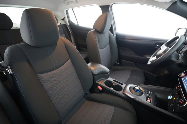 2025 Nissan LEAF — photo 18 of 20
