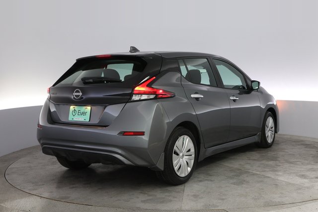 2025 Nissan LEAF — photo 2 of 20