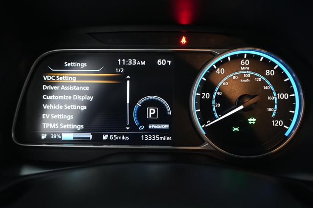 2025 Nissan LEAF — photo 5 of 20