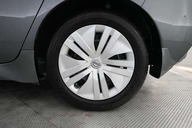 2025 Nissan LEAF — photo 7 of 20