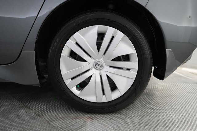 2025 Nissan LEAF — photo 7 of 20