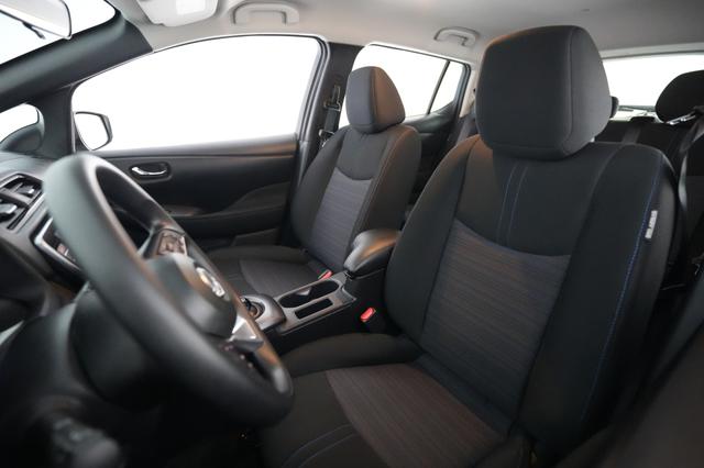 2025 Nissan LEAF — photo 3 of 20