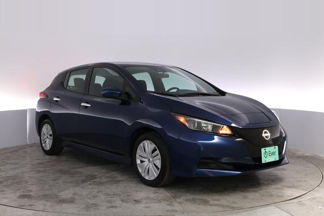 2025 Nissan LEAF — photo 10 of 20
