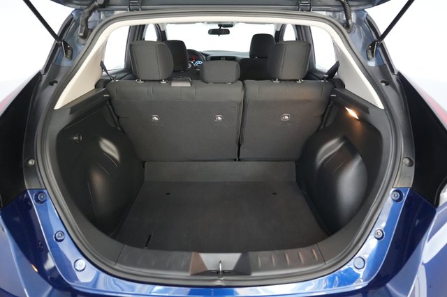 2025 Nissan LEAF — photo 6 of 20