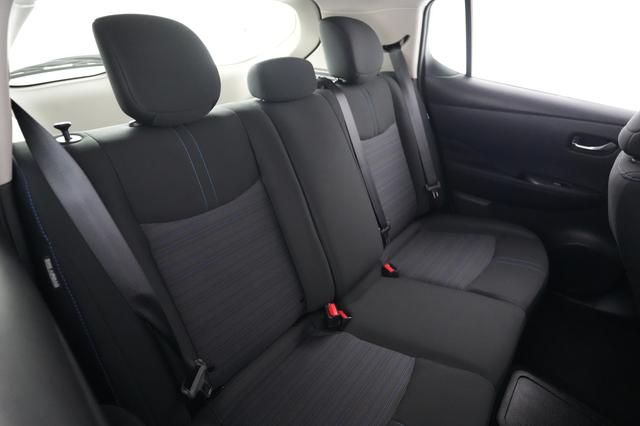 2025 Nissan LEAF — photo 4 of 20