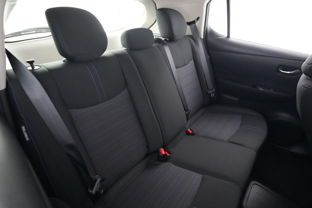 2025 Nissan LEAF — photo 4 of 20