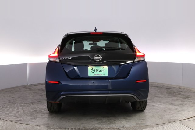2025 Nissan LEAF — photo 12 of 20