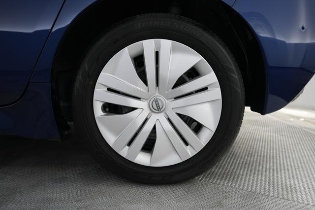 2025 Nissan LEAF — photo 7 of 20